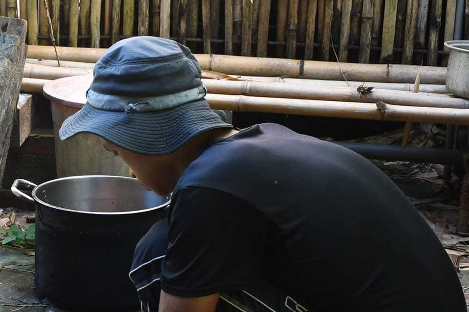 氣場太認真，小編只能偷拍～