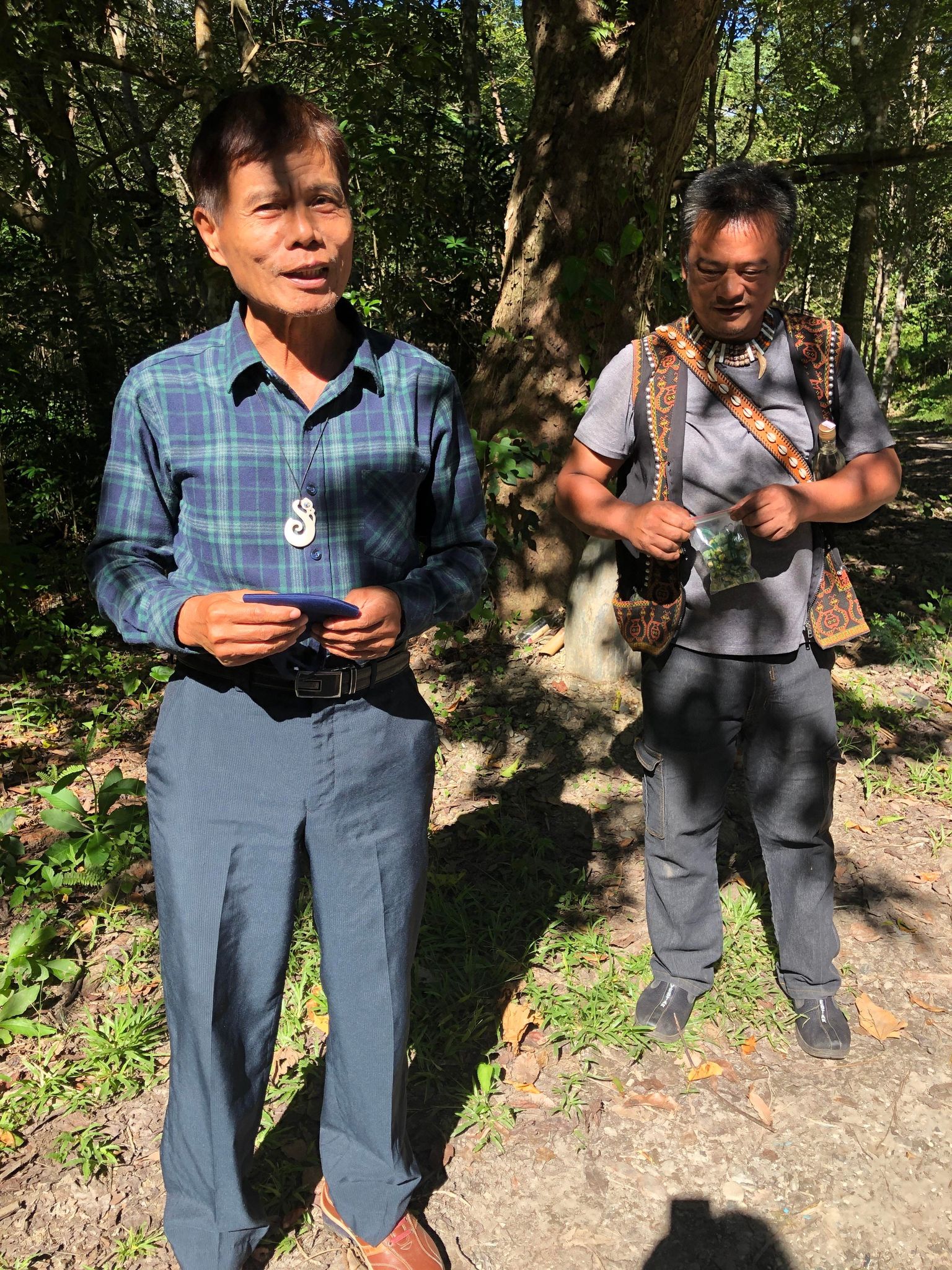 抵達達魯瑪克!感謝部落胡進德主席同時也是旅人PDC第二屆樸門大學長，帶領我們進行部落領域的儀式。和祖靈打招呼，祈求平安順利。